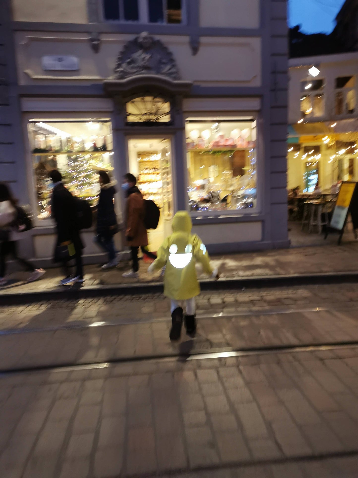 Warm Waterproof & Snowproof Kids' Winter Coat (Creamy White): 5Y (110cm)