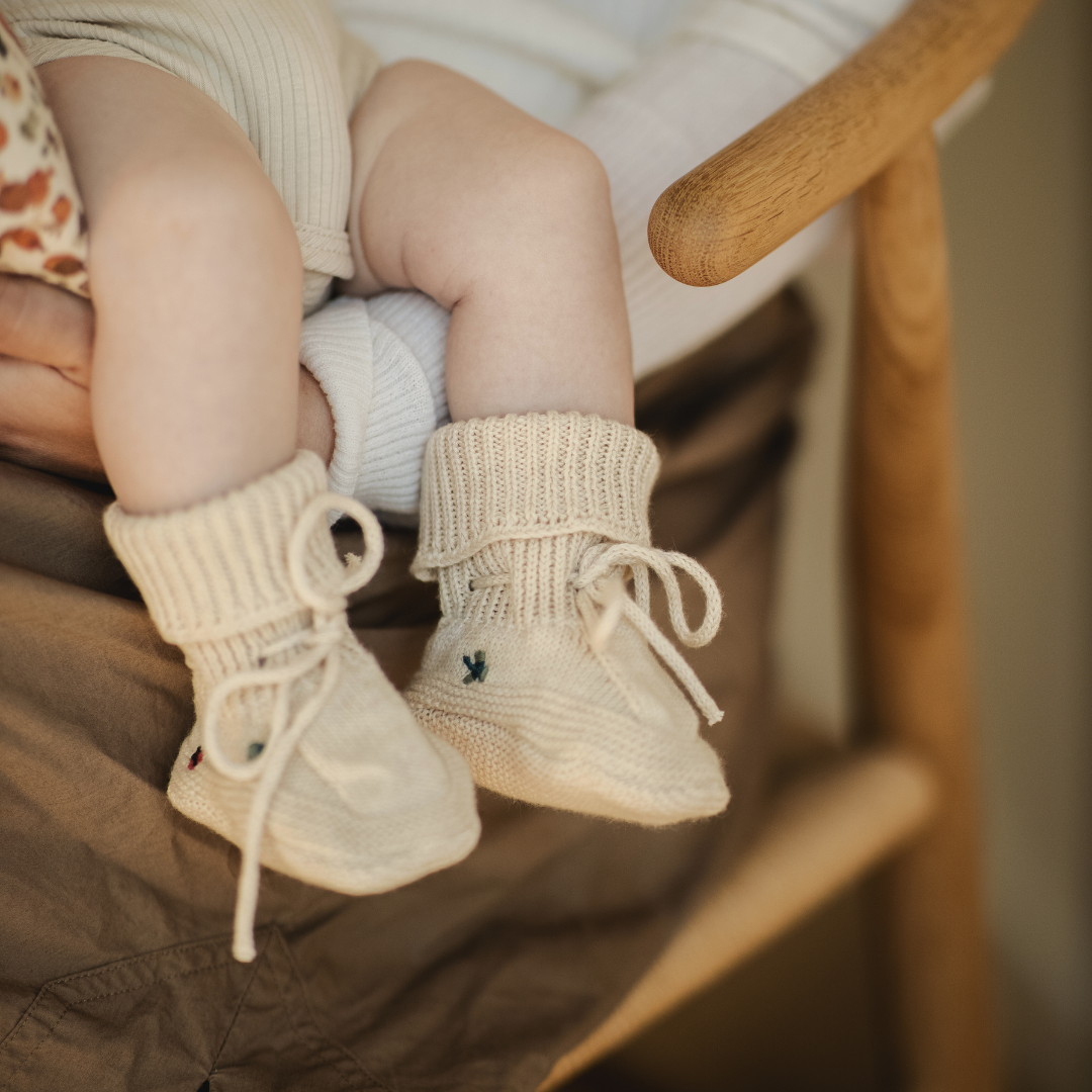 Baby Booties - Organic cotton - Knitted - Cream & Embroidery