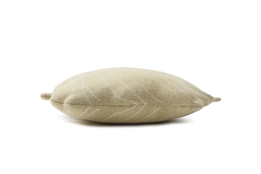 Knitted cushion Baby Leaf Olive: 100% cotton
Filler: 100% polyester / 11" x 1' 4"