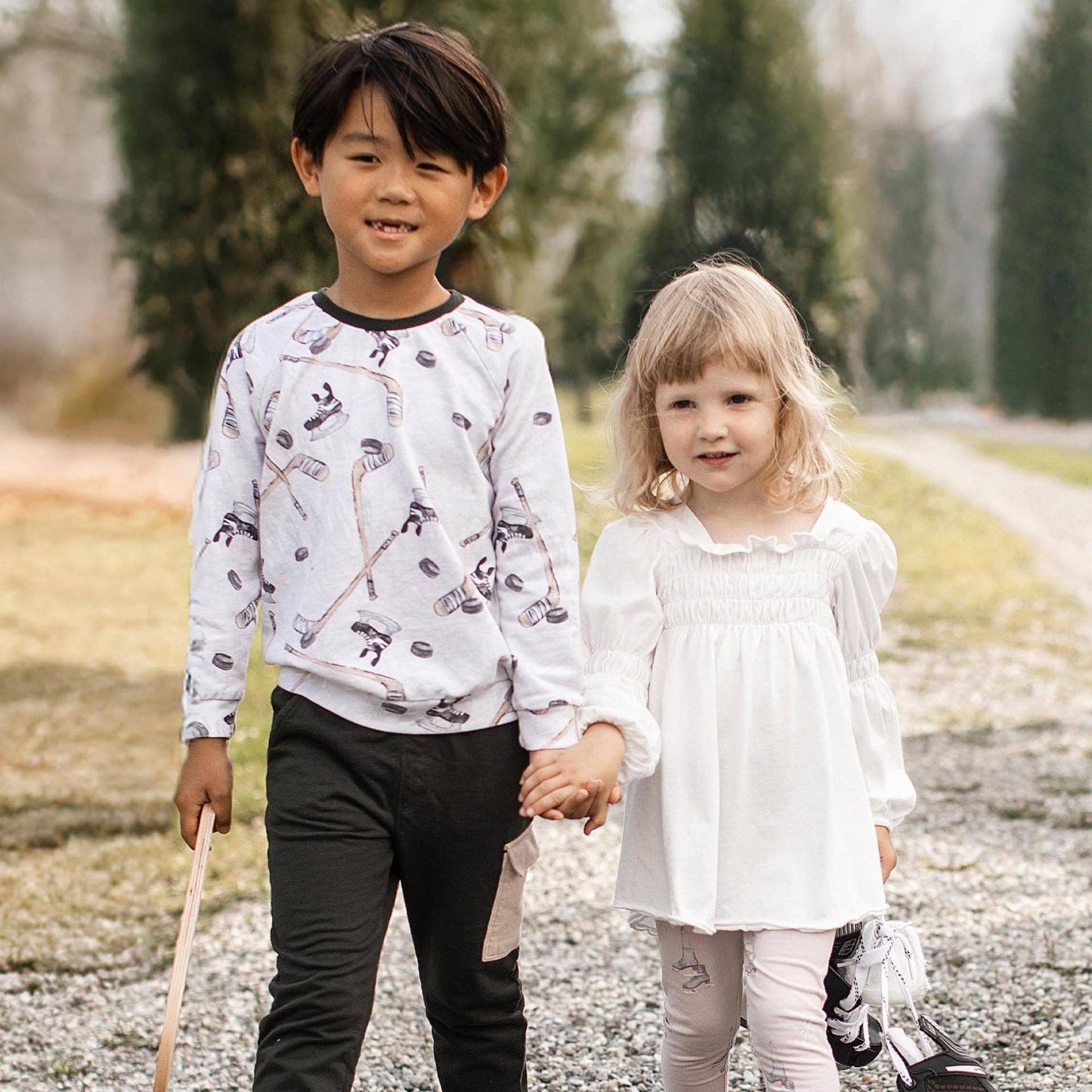Hockey Season Sweatshirt & Pants Set
: 3T