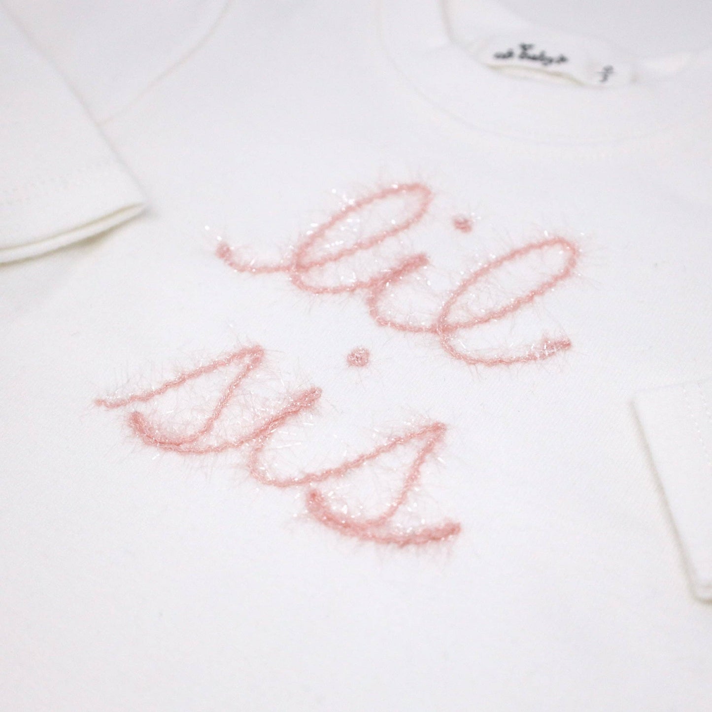 "lil sis" Pink Sparkle Embroidered 2PC Set: Cream / 0-3 mo