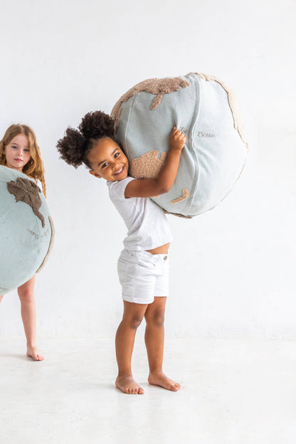 Pouffe World Map: 1'6" x 1'8" x 1'8"
