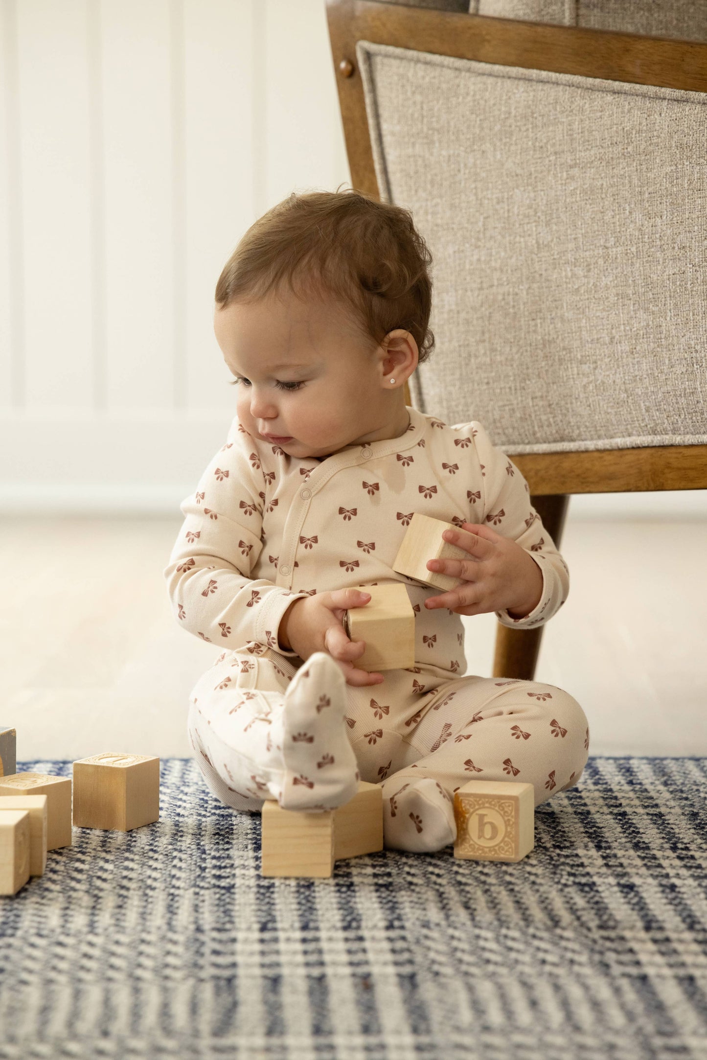 Princess Bows Side Snap Footie: Ash Rose / 3 Months