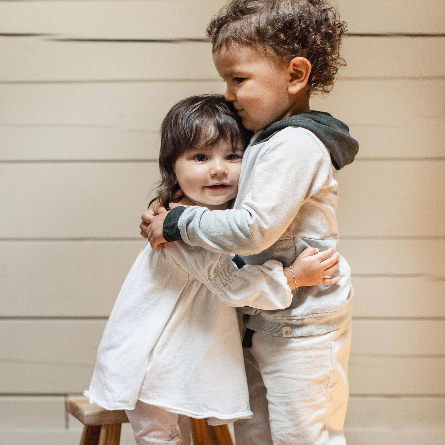 Color Blocked Sweatshirt & Pants Set - Bobcat: 2T