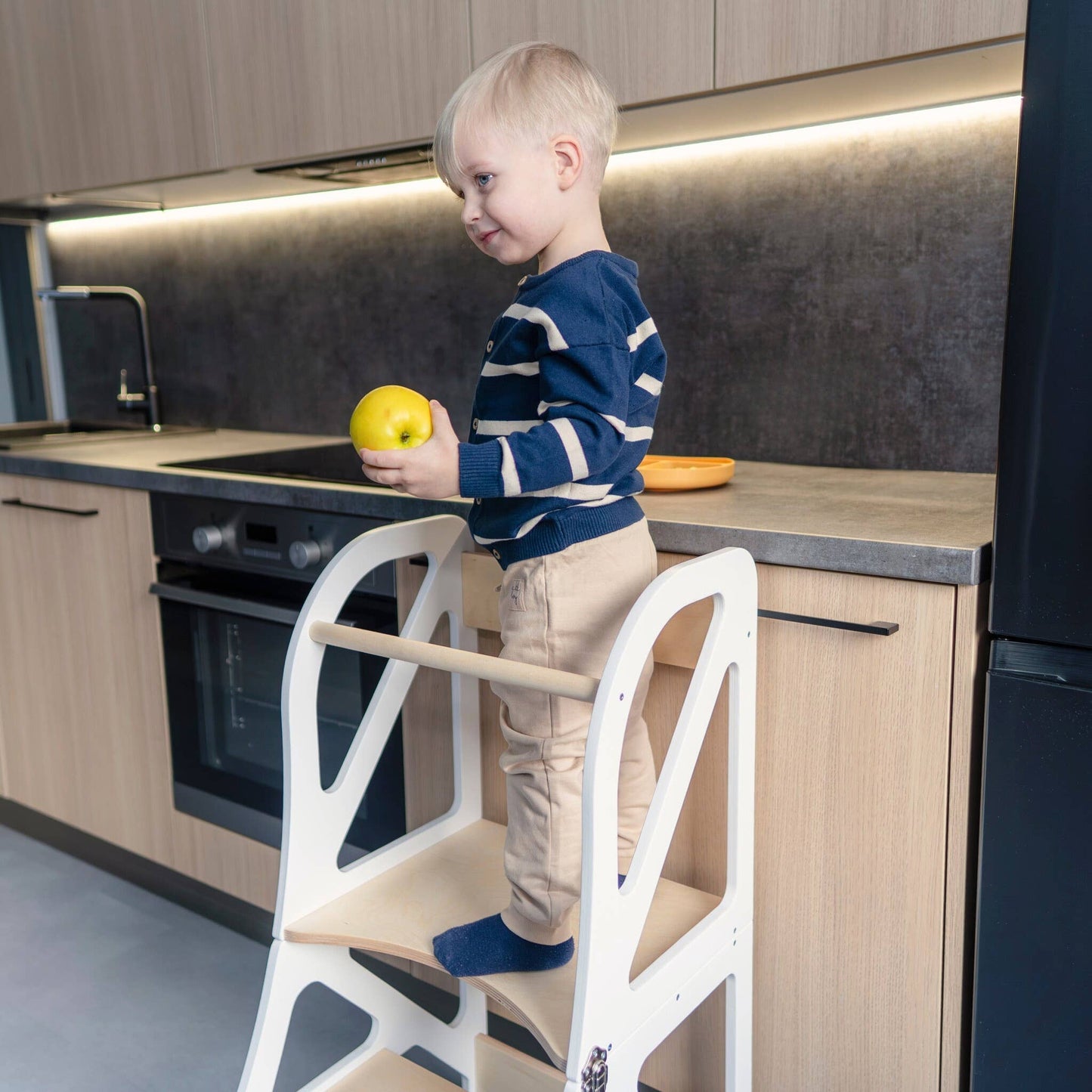 Transformable Kitchen Tower Securestep, Highchair+Tray Combo