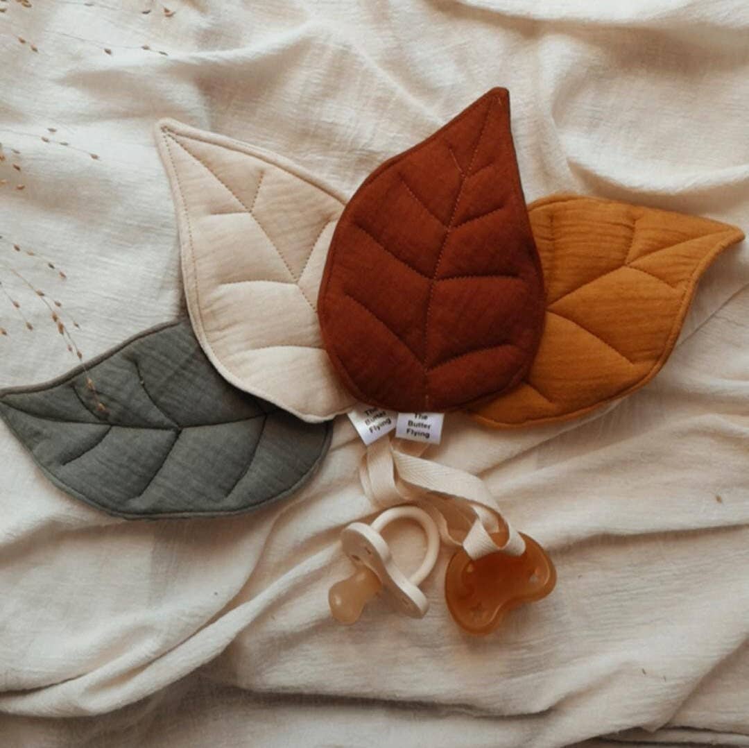 Leaf pacifier clip: NATURAL IVORY