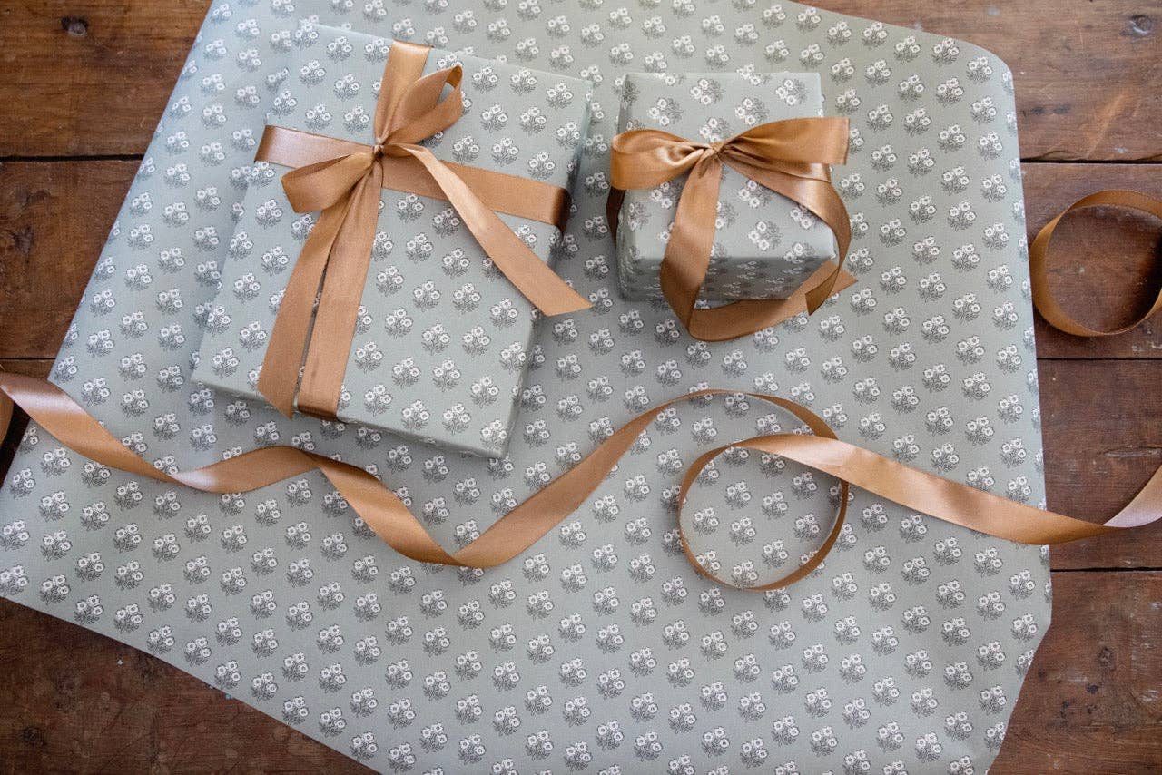 'Yuletide' wrapping paper set