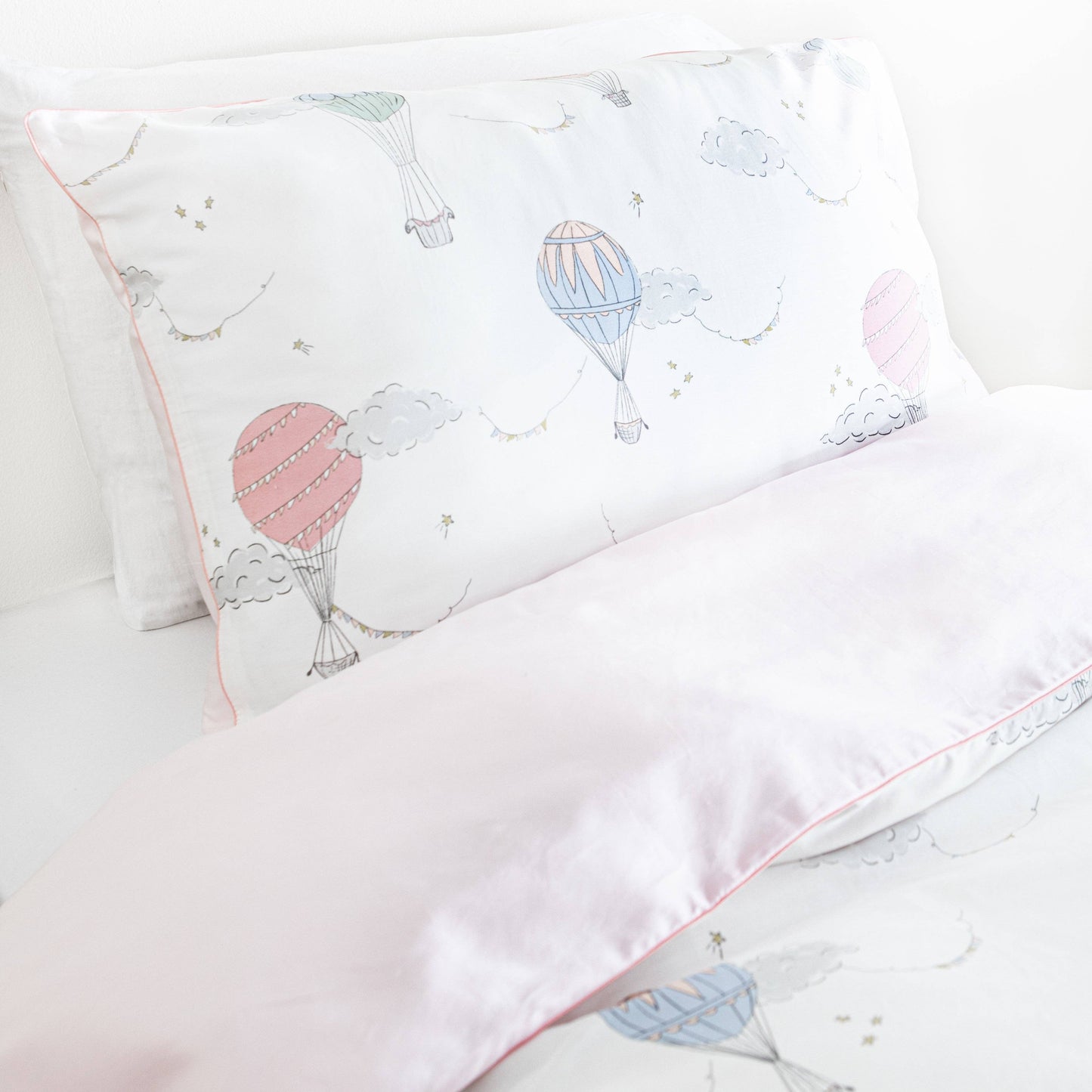 Touch The Sky Twin Set - Pink: Set (Duvet Cover + Pillowcase)