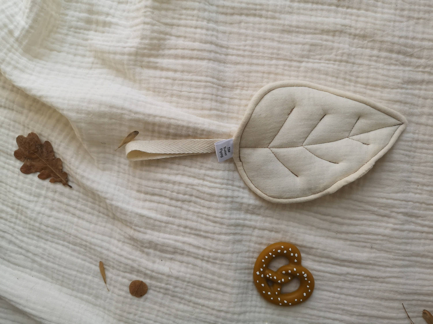 Leaf pacifier clip: SAGE GREEN