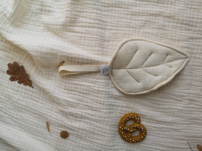 Leaf pacifier clip: MUSTARD YELLOW