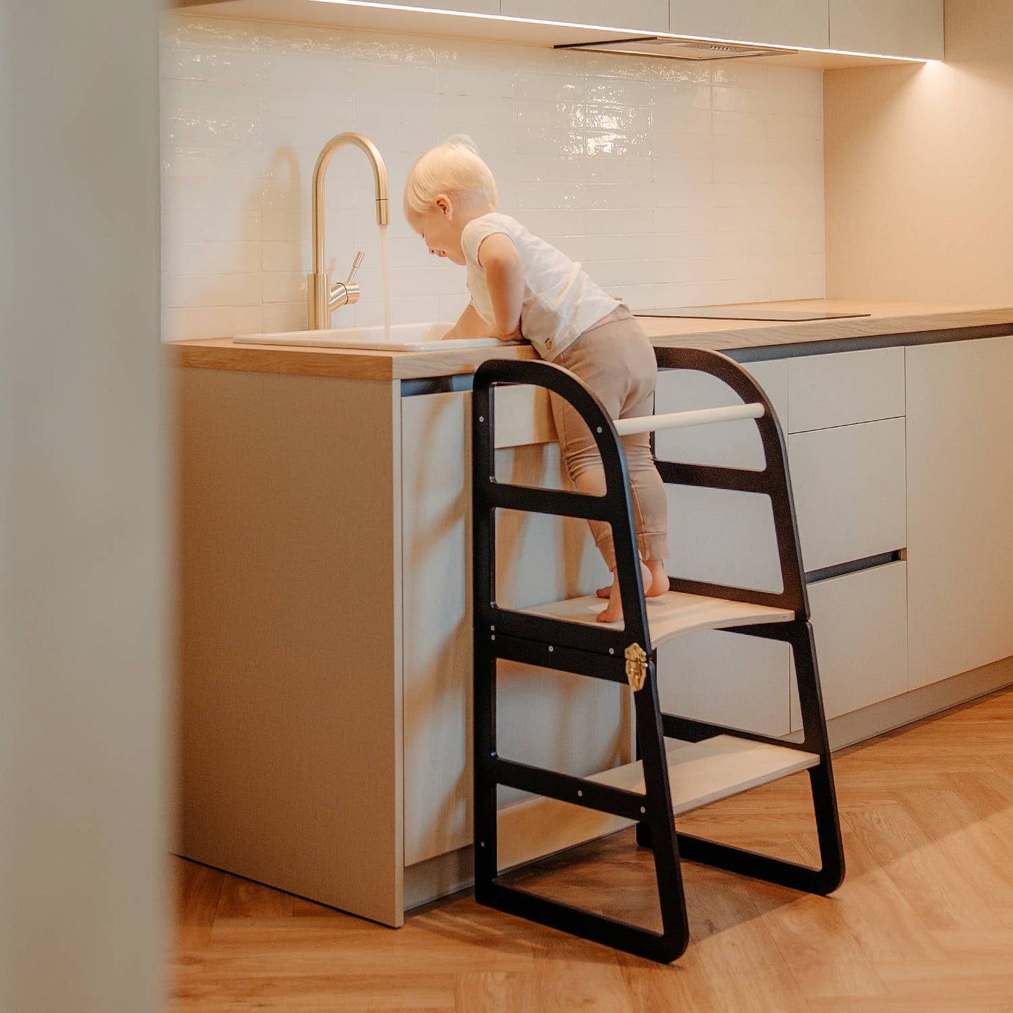 Transformable Kitchen Tower Sleekstep, Highchair+Tray Combo