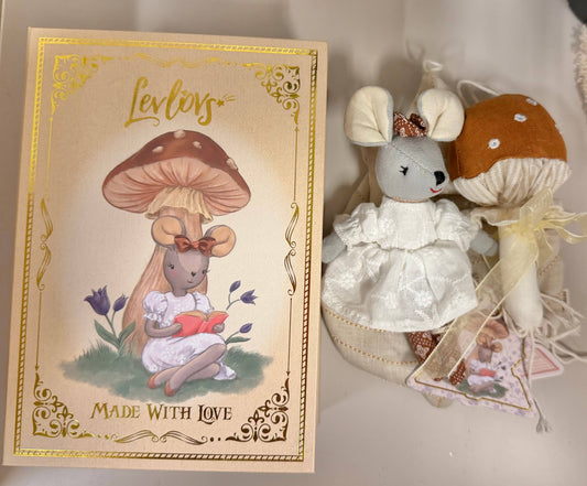 Mouse and the Mushroom Wonder Forest Set Brown