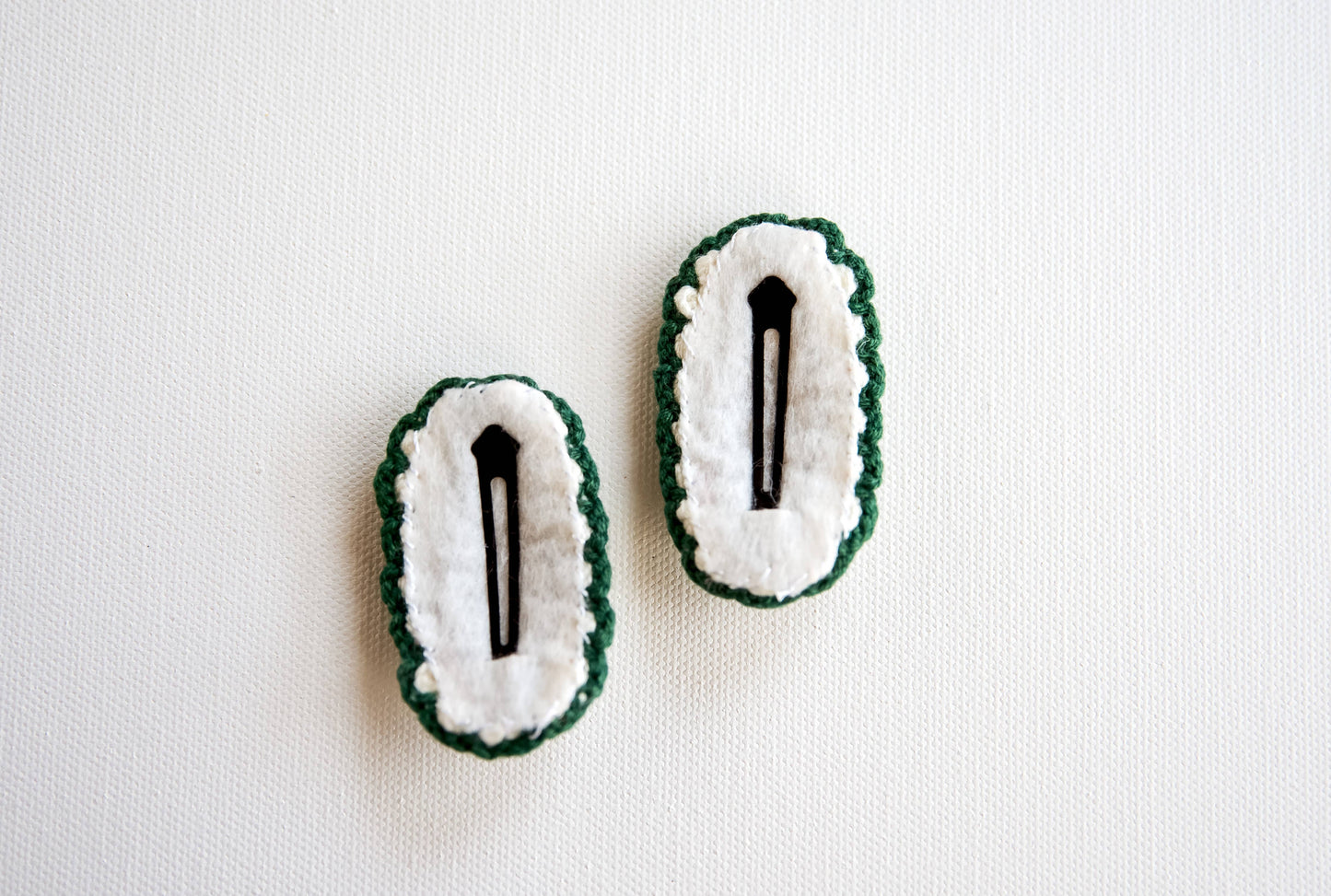 Christmas Hair Clips: Mitten