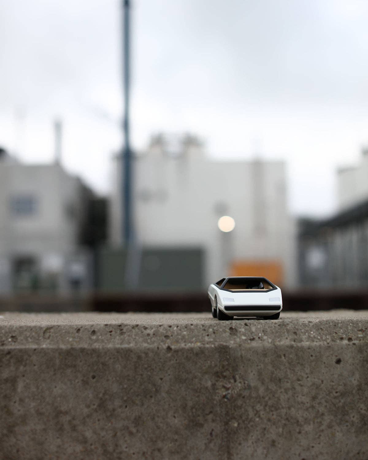 Car UFO COLOMBA White 7in