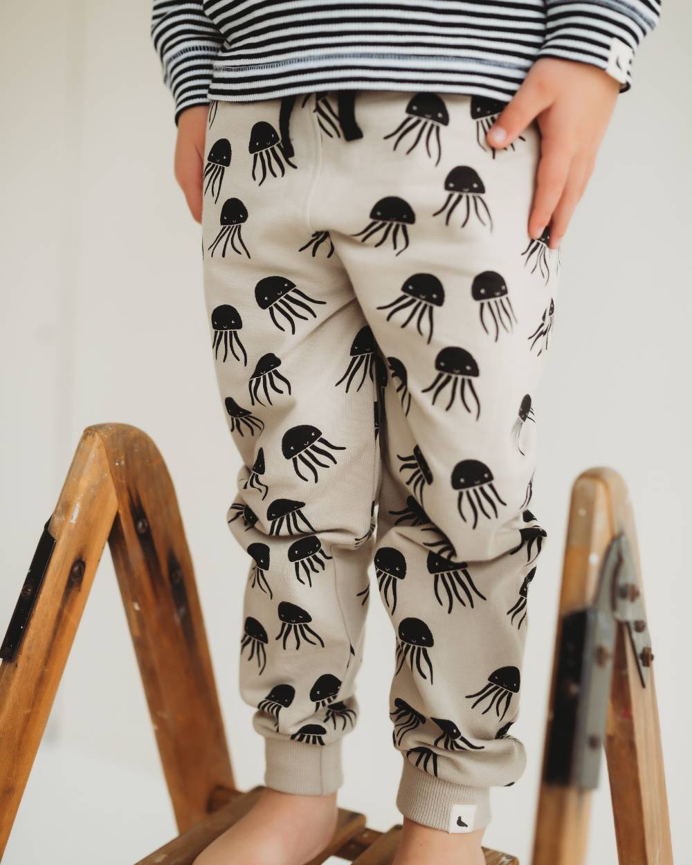 Jellyfish Print Joggers: Sand / 2-3 Years