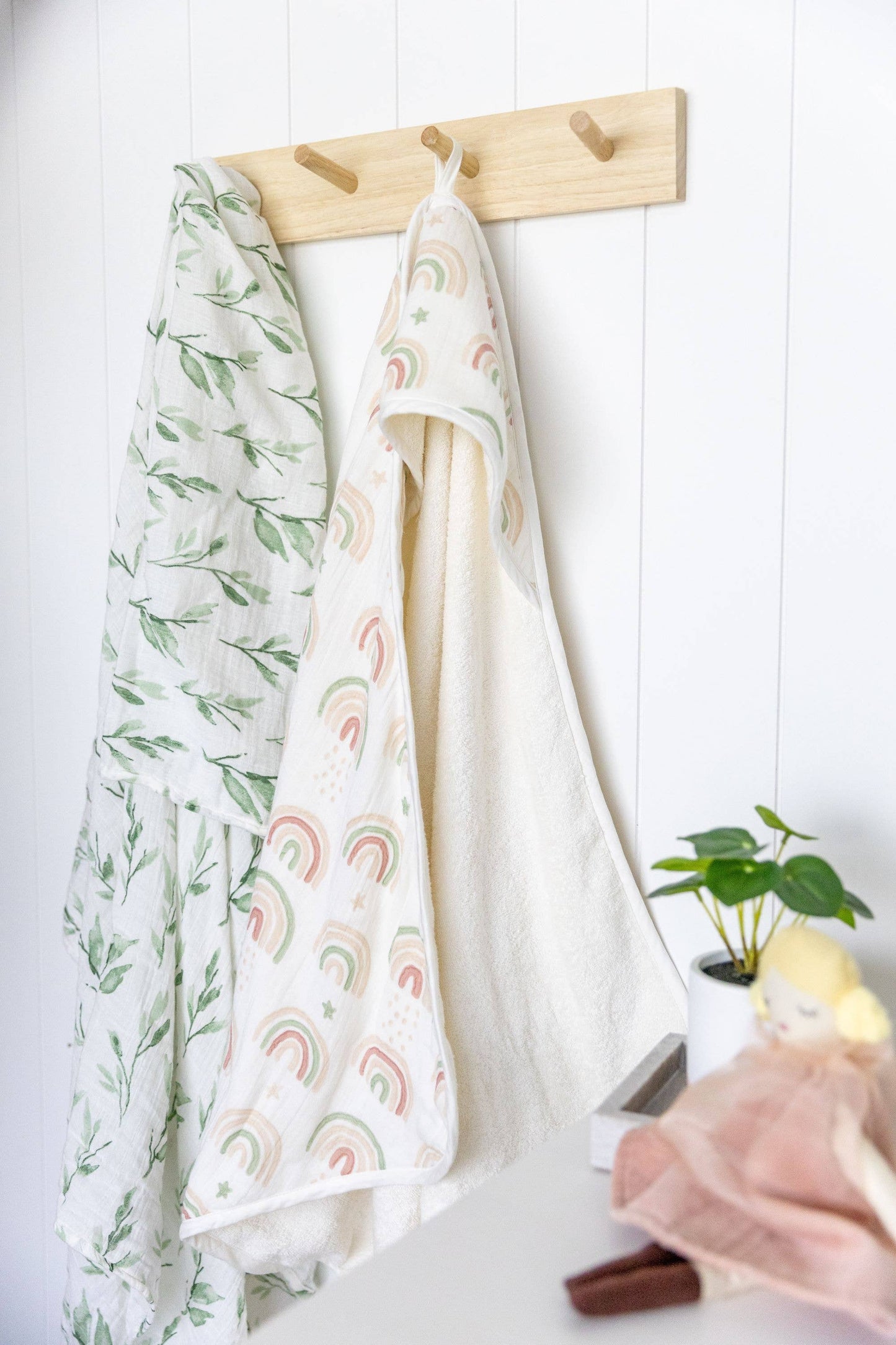 Parker Baby Hooded Towel (Rainbow)