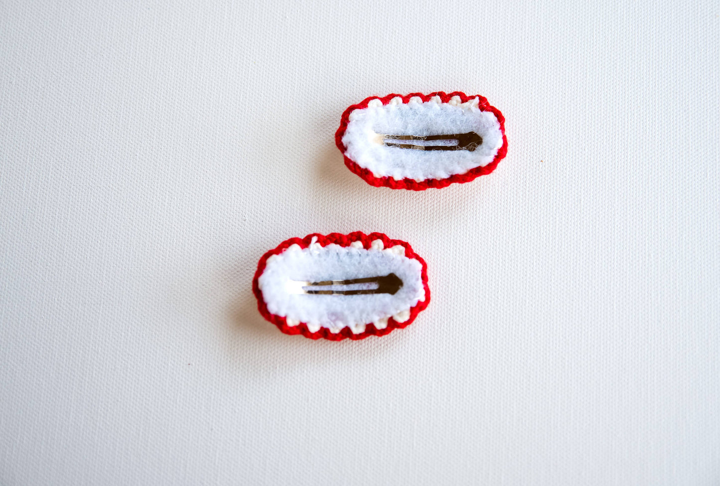 Christmas Hair Clips: Mitten