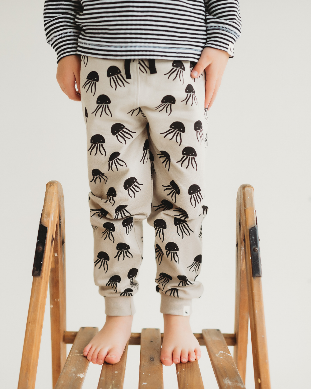 Jellyfish Print Joggers: Sand / 2-3 Years