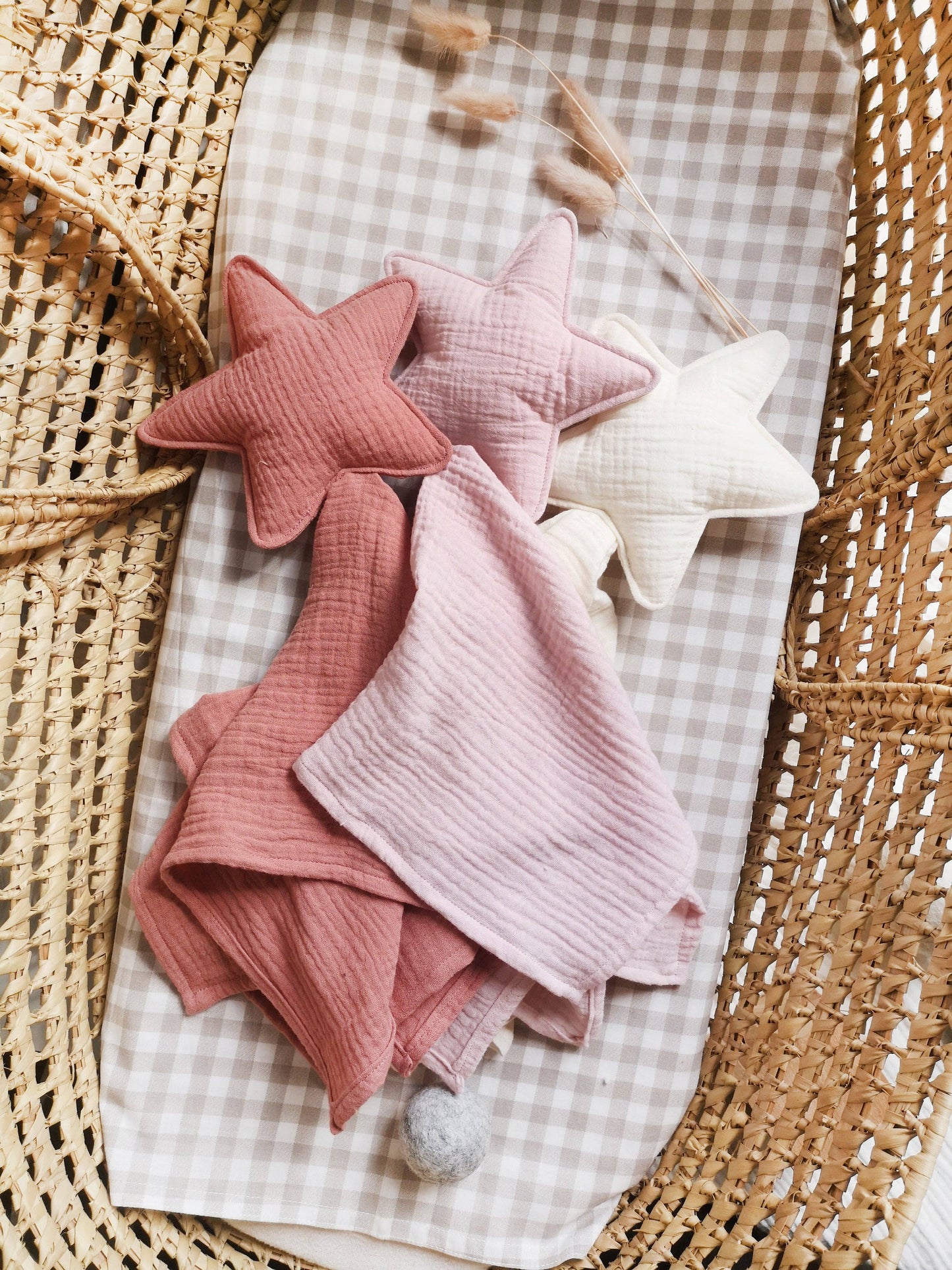 Star comforter - Baby security blanket: MUSTARD