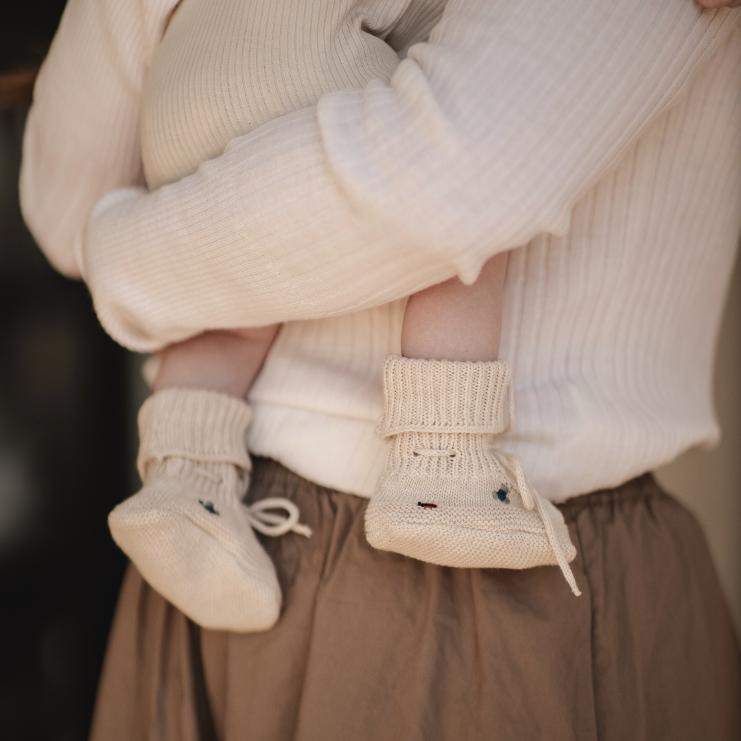 Baby Booties - Organic cotton - Knitted - Cream & Embroidery