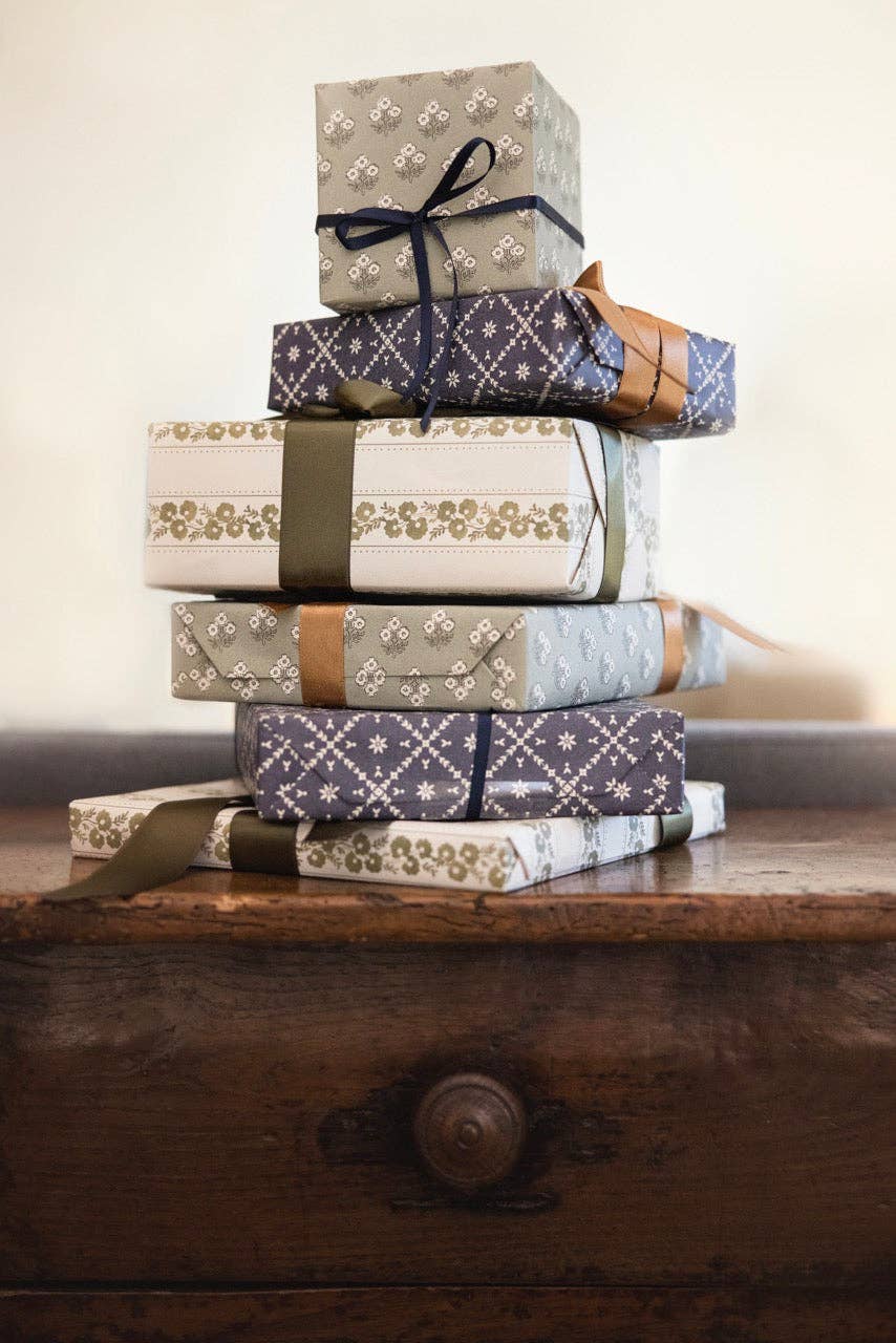 'Yuletide' wrapping paper set