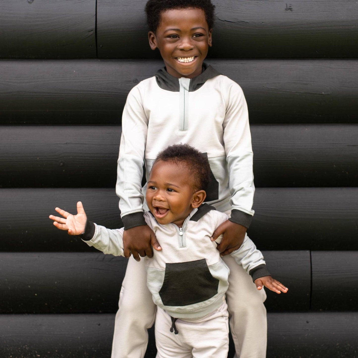 Color Blocked Sweatshirt & Pants Set - Bobcat: 2T