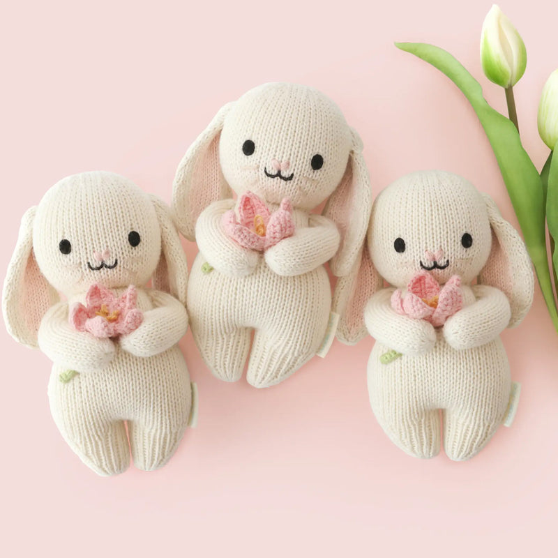 Baby bunny (blooming tulip)