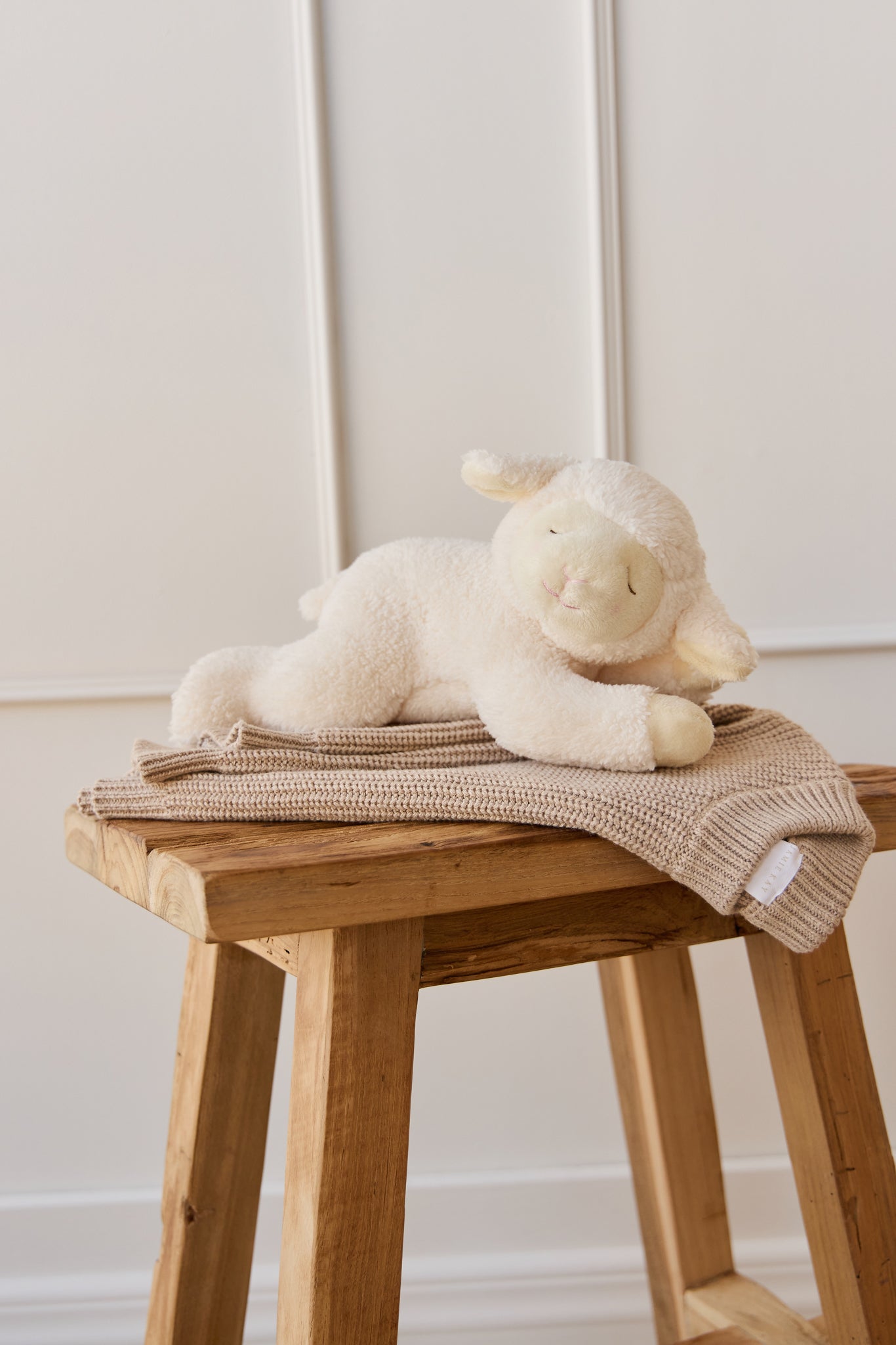 Snuggle Bunnies - Lambie