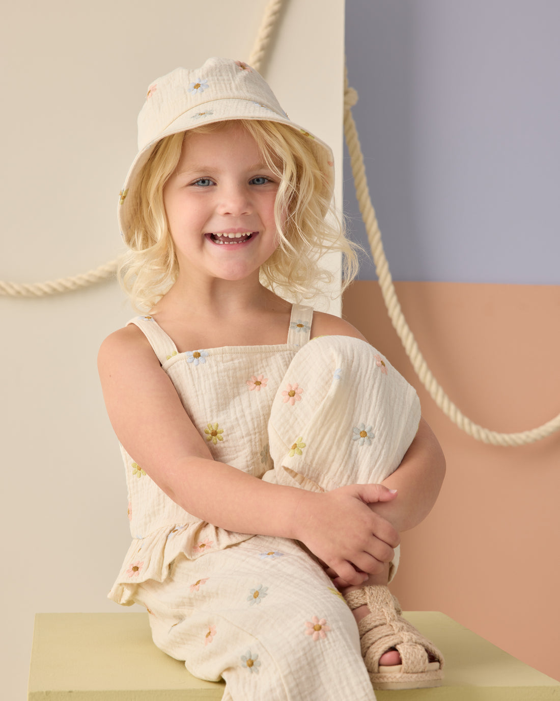 Kayli Set - Embroidered Daisies