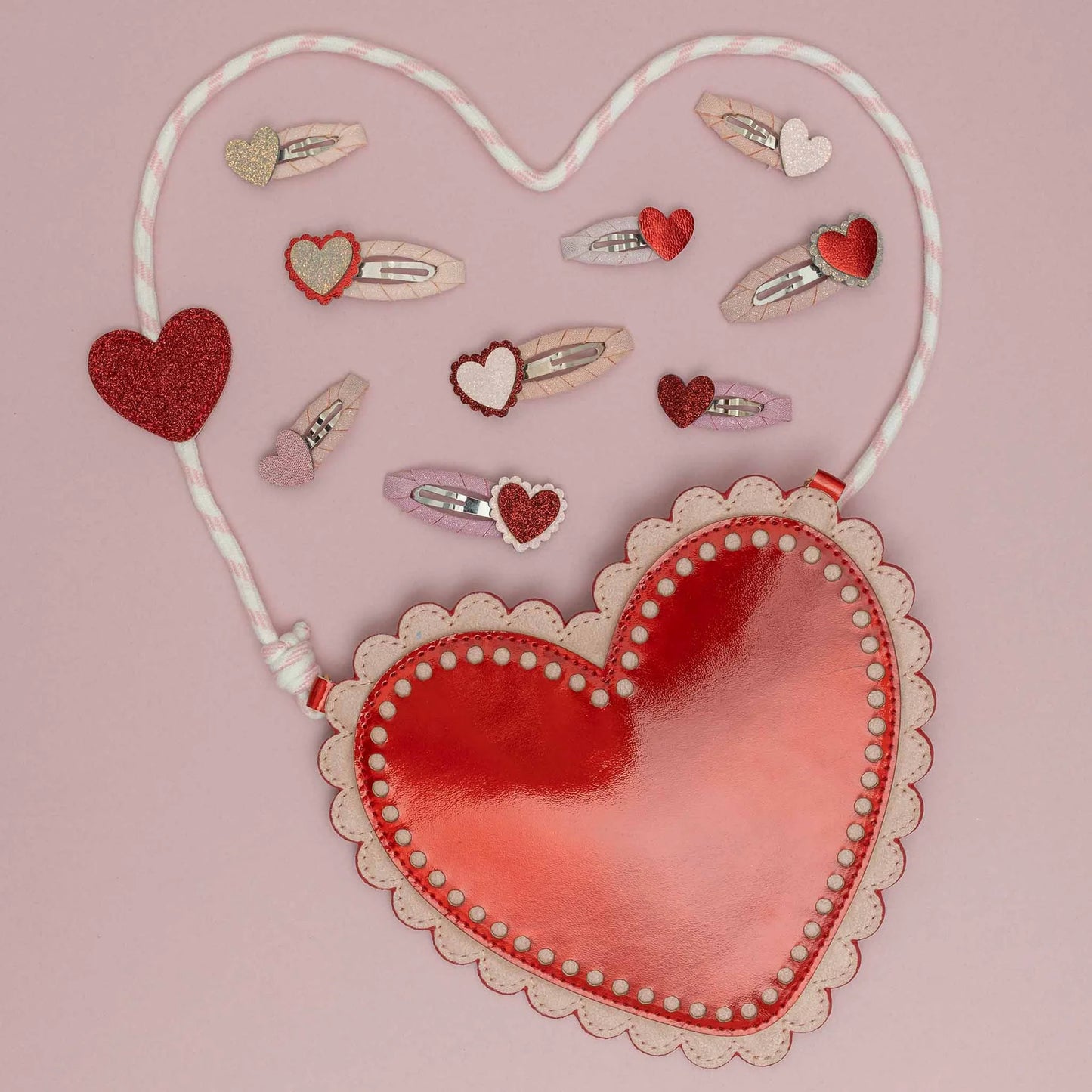 Scalloped Heart Clic Clacs