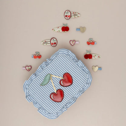 Scallop Framed Cherries Clic Clacs