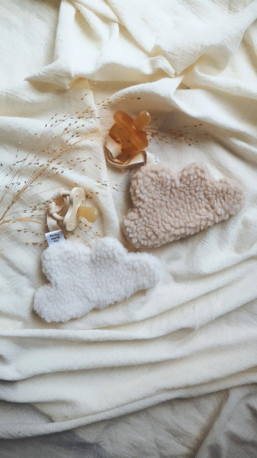 Cloud pacifier clip: Ivory