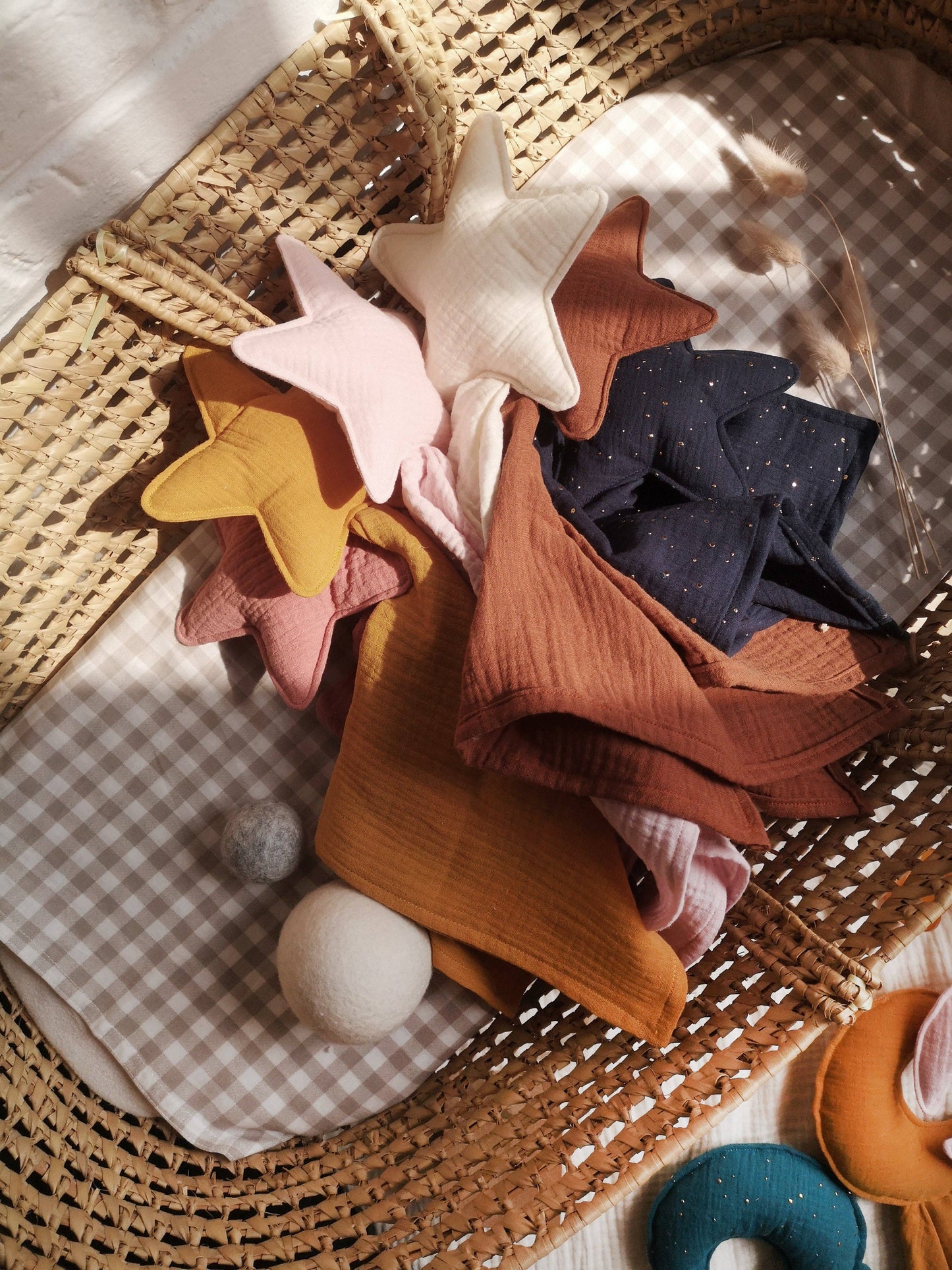 Star comforter - Baby security blanket: MUSTARD