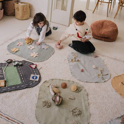 Snail Toy Set: 1' 8" x 2' 2"