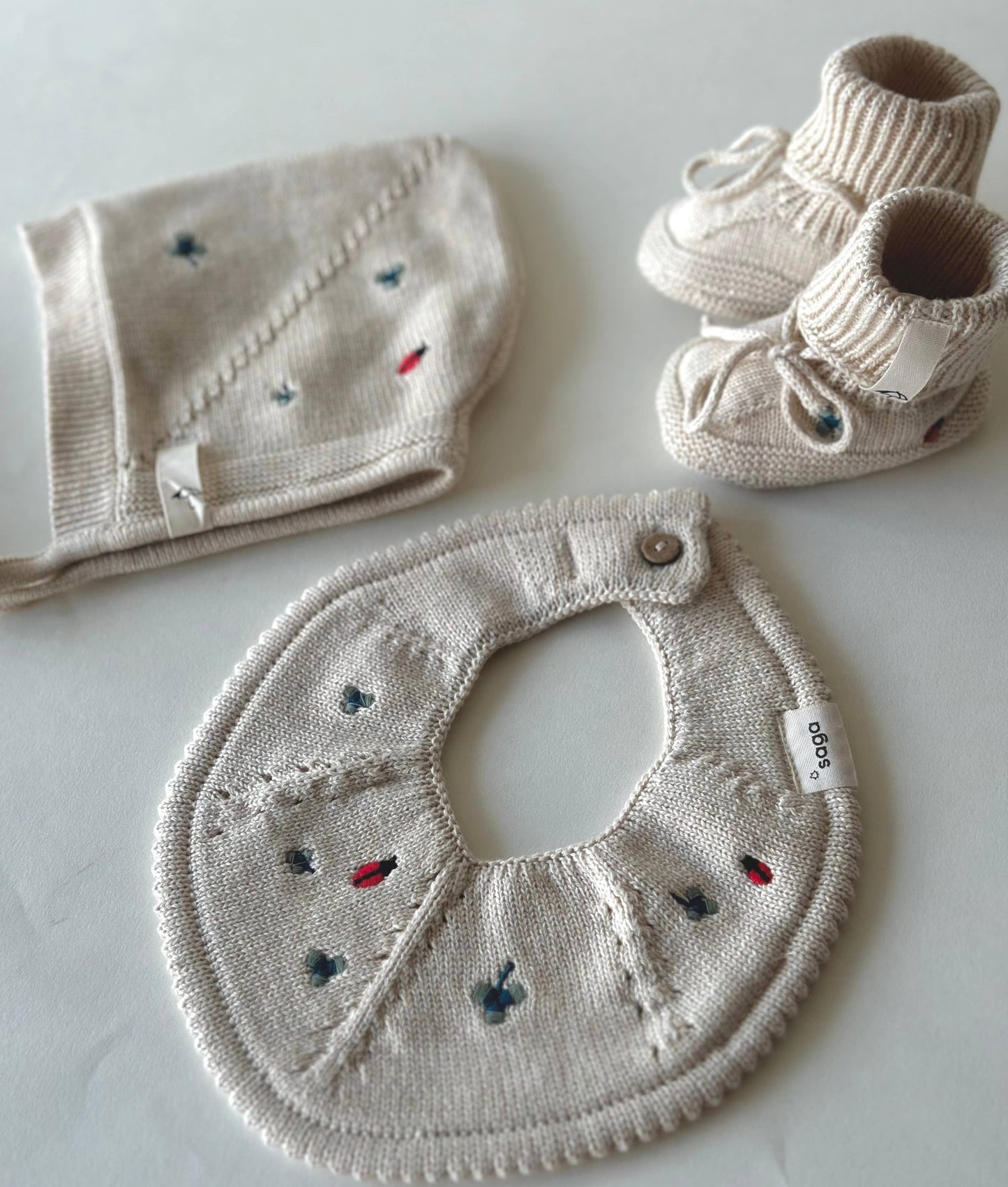 Baby Booties - Organic cotton - Knitted - Cream & Embroidery