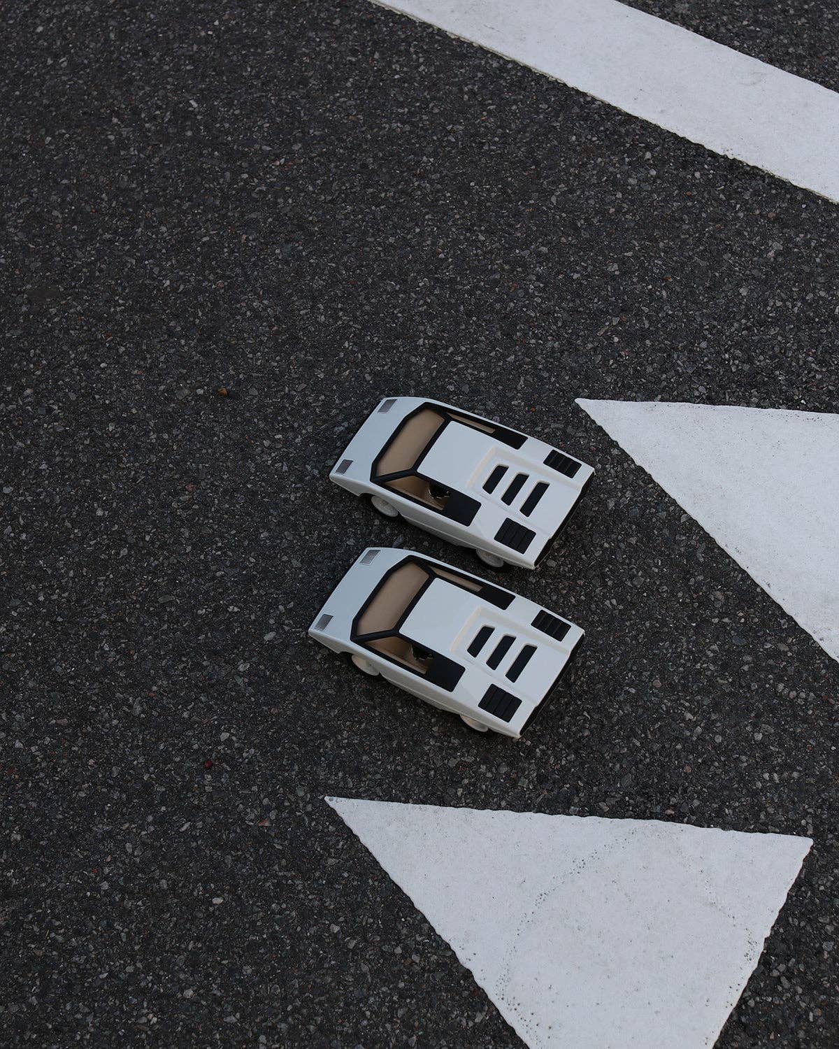 Car UFO COLOMBA White 7in