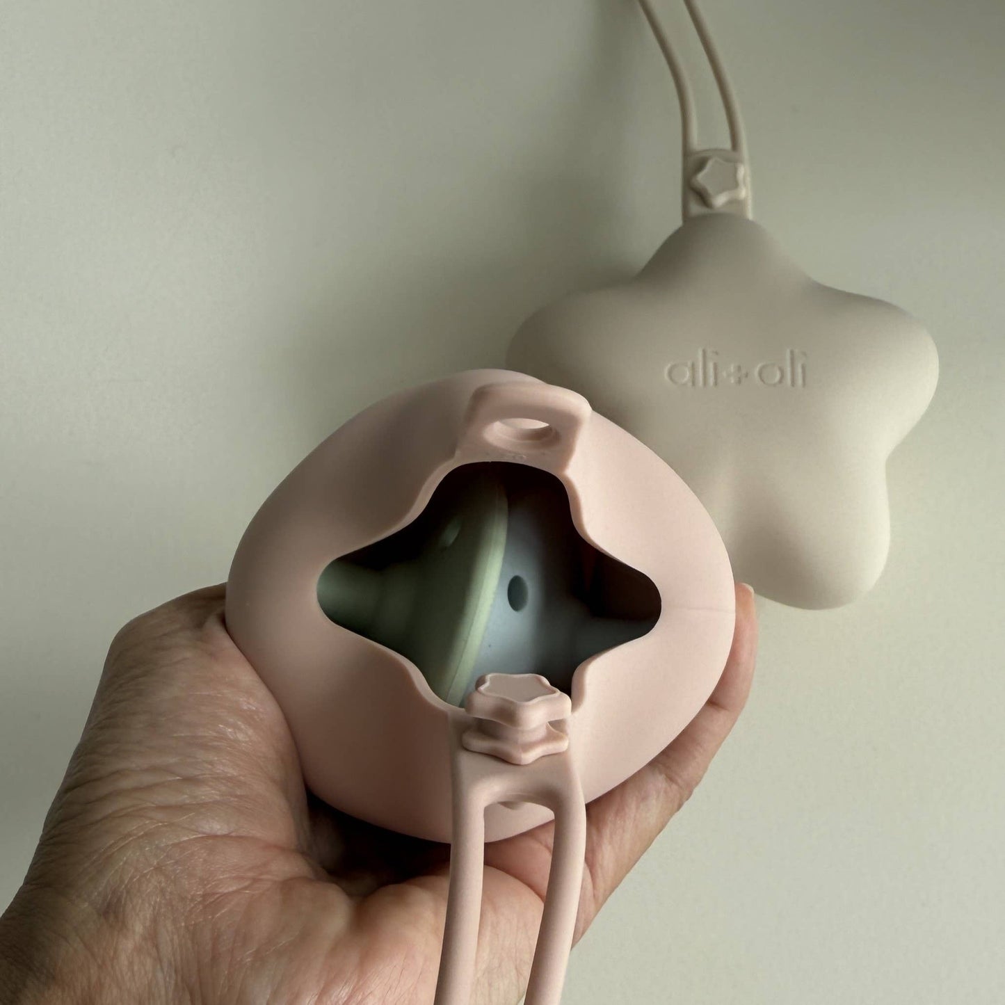 Ali+Oli Silicone Pacifier Case 2-pack Star (Blush & Sand)