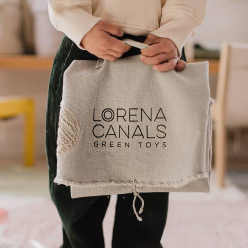 Snail Toy Set: 1' 8" x 2' 2"