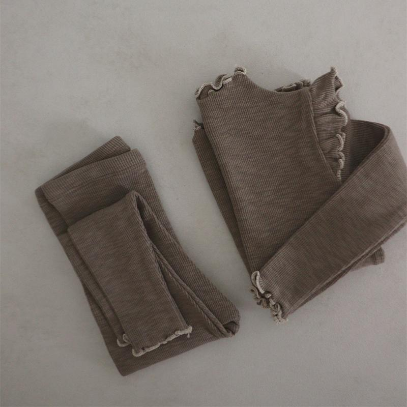 Annie & Charles® ANNA cotton girl set with ruffles: Chestnut