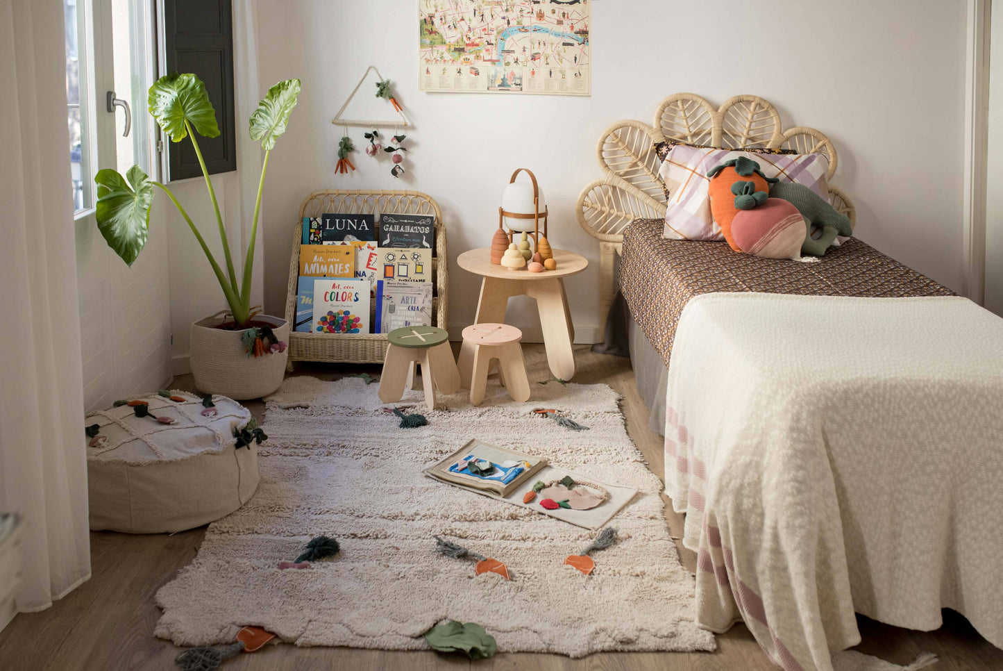 Textile book "Cool kids eat healthy": 97 % cotton 3 % other fibre / 1' x 11"