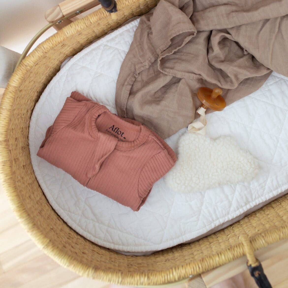 Cloud pacifier clip: Camel