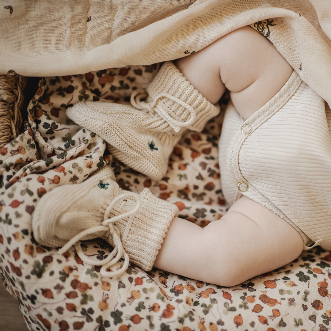 Baby Booties - Organic cotton - Knitted - Cream & Embroidery