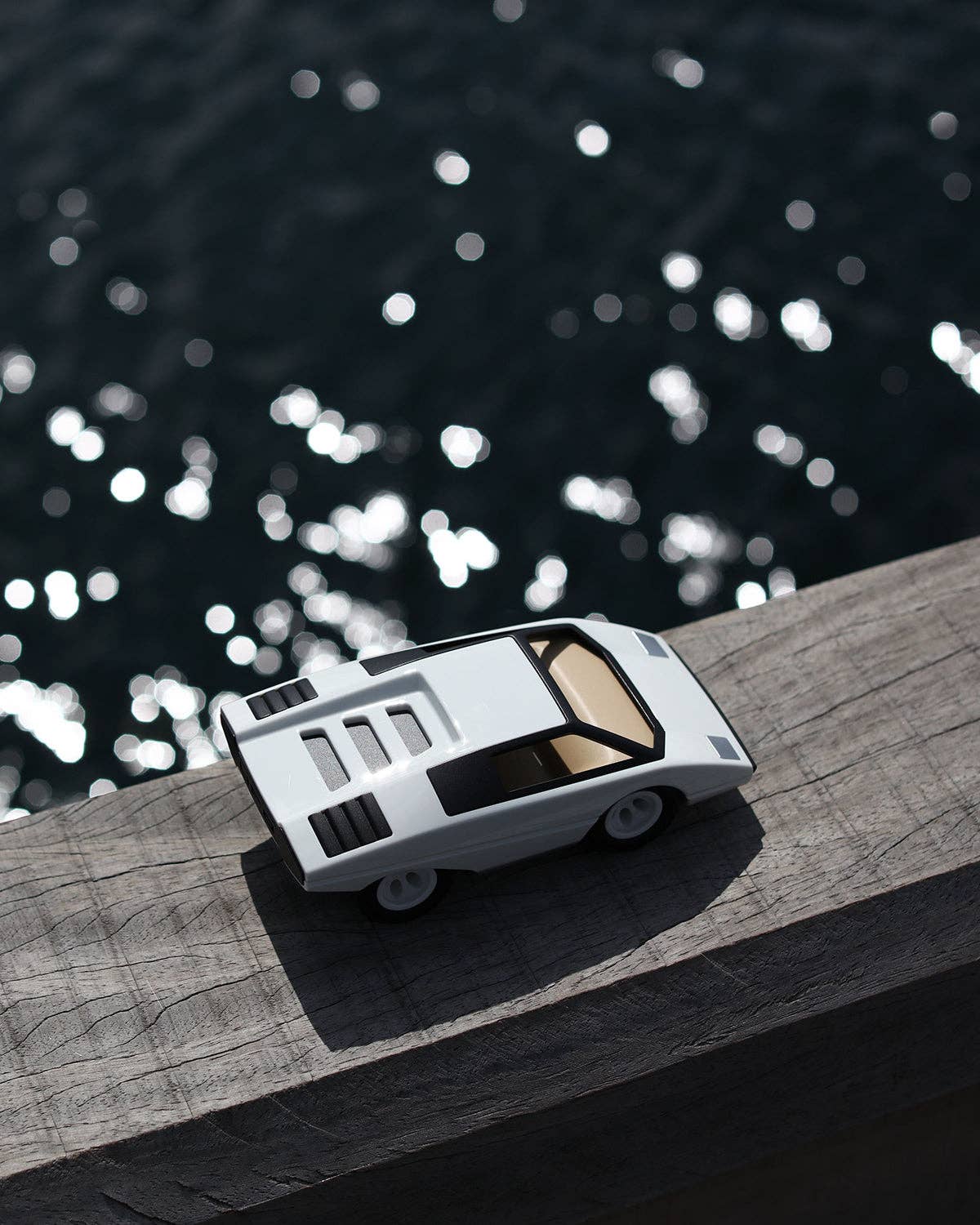 Car UFO COLOMBA White 7in