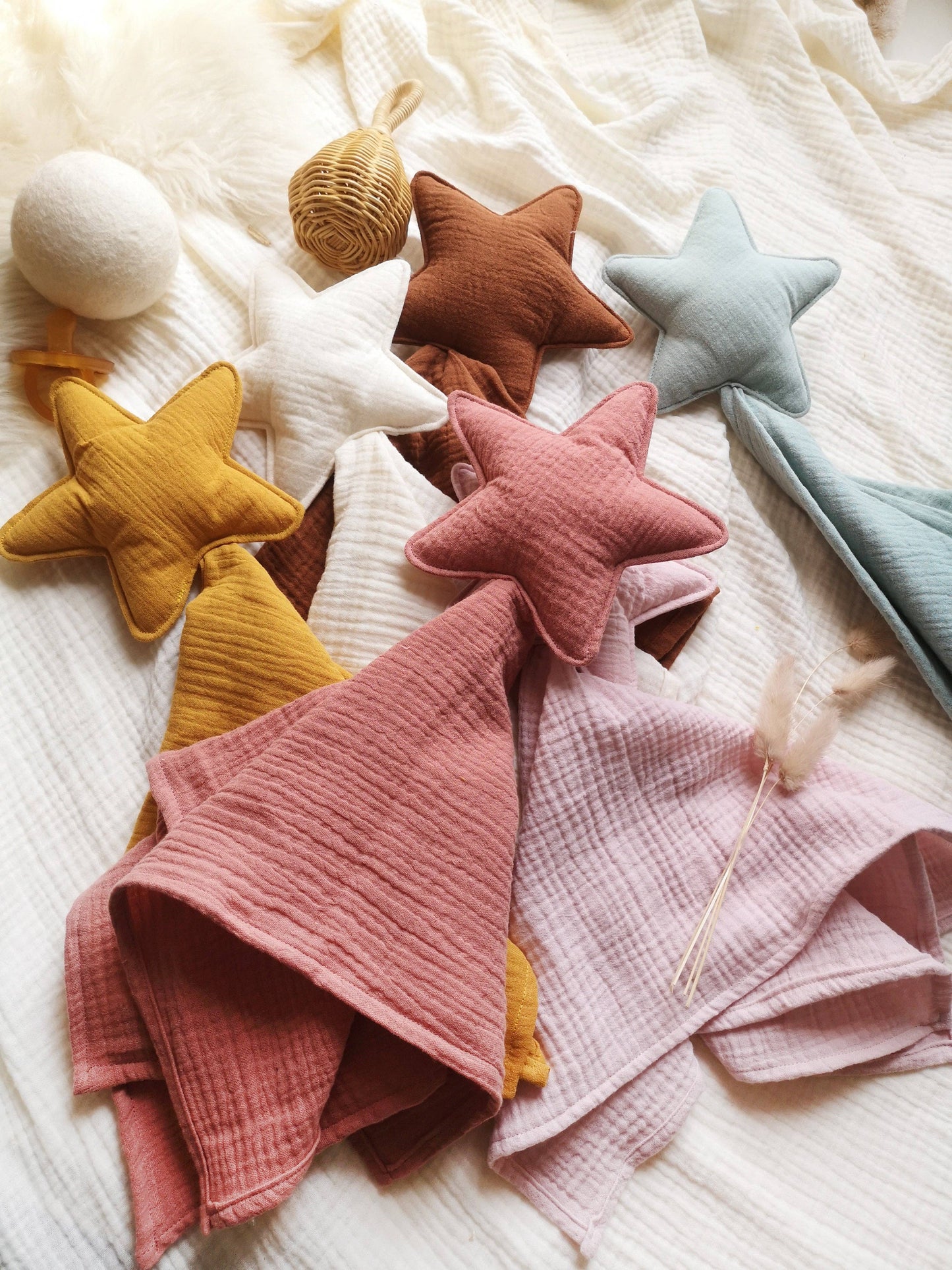 Star comforter - Baby security blanket: MUSTARD