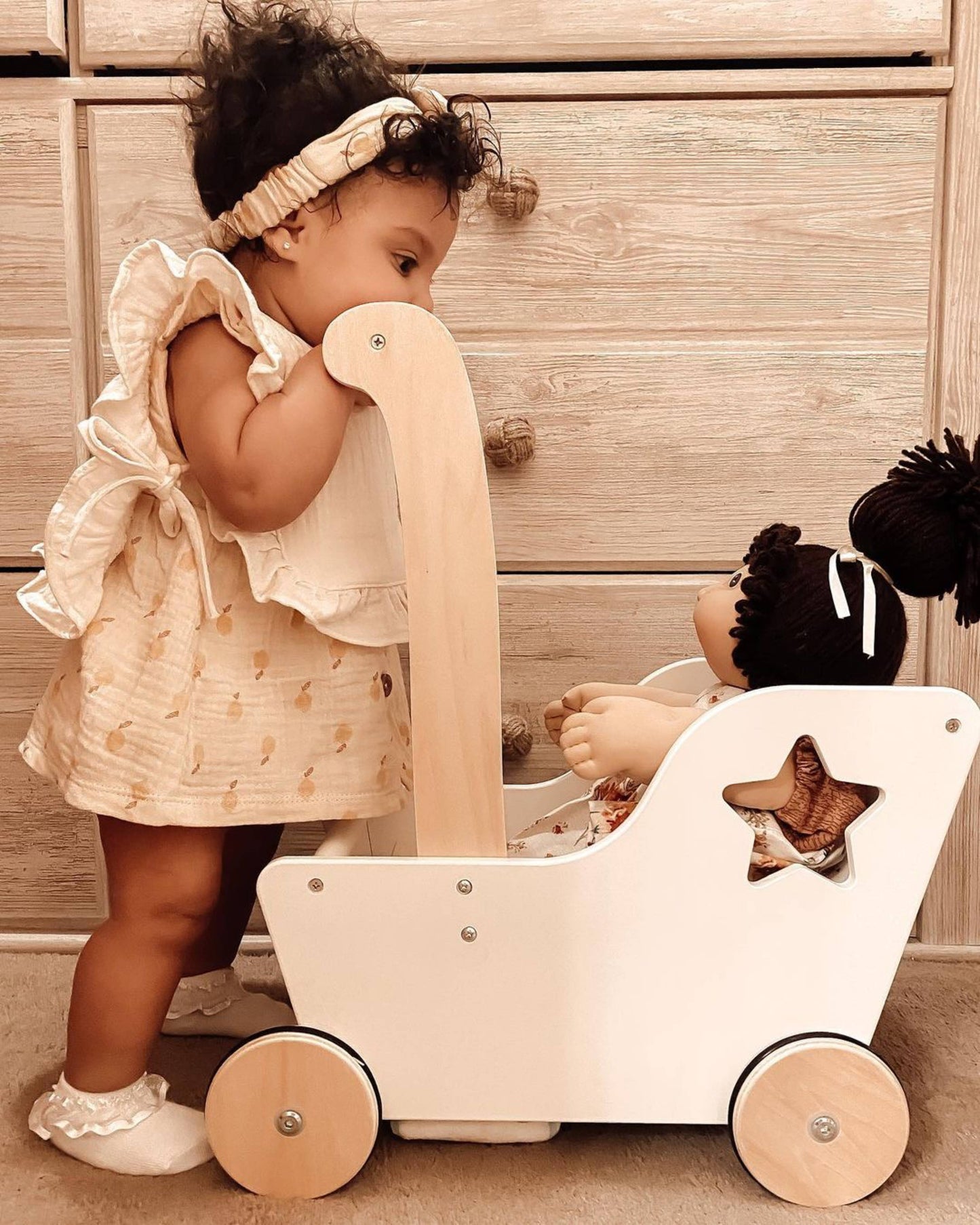 Muslin Cotton Ruffle Baby Bib (Ivory)