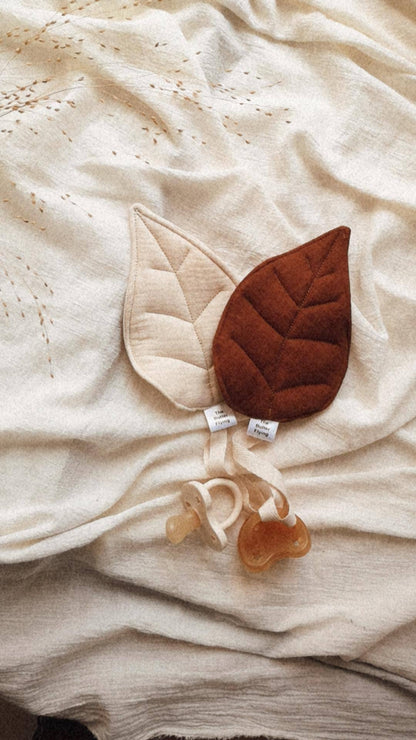 Leaf pacifier clip: NATURAL IVORY
