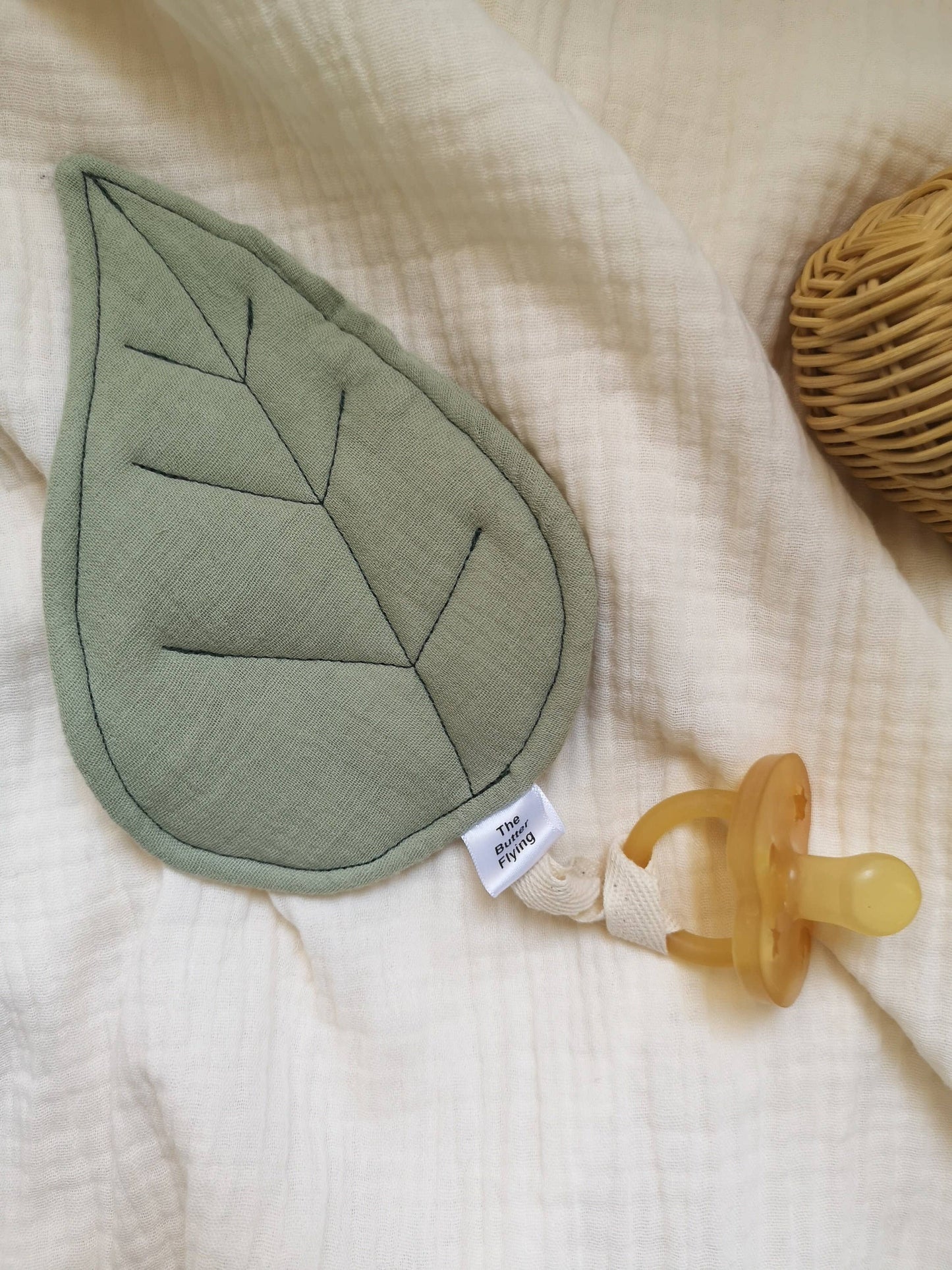 Leaf pacifier clip: SAGE GREEN