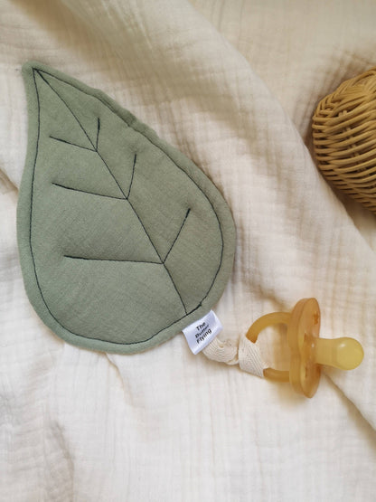 Leaf pacifier clip: NATURAL IVORY