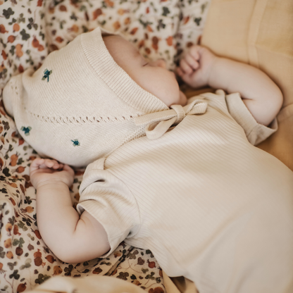 Baby Bonnet - Organic cotton - Knitted - Cream & Embroidery