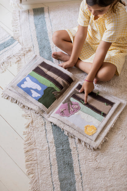 Textile book "Cool kids eat healthy": 97 % cotton 3 % other fibre / 1' x 11"